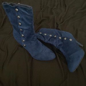 Blue suede heel boot